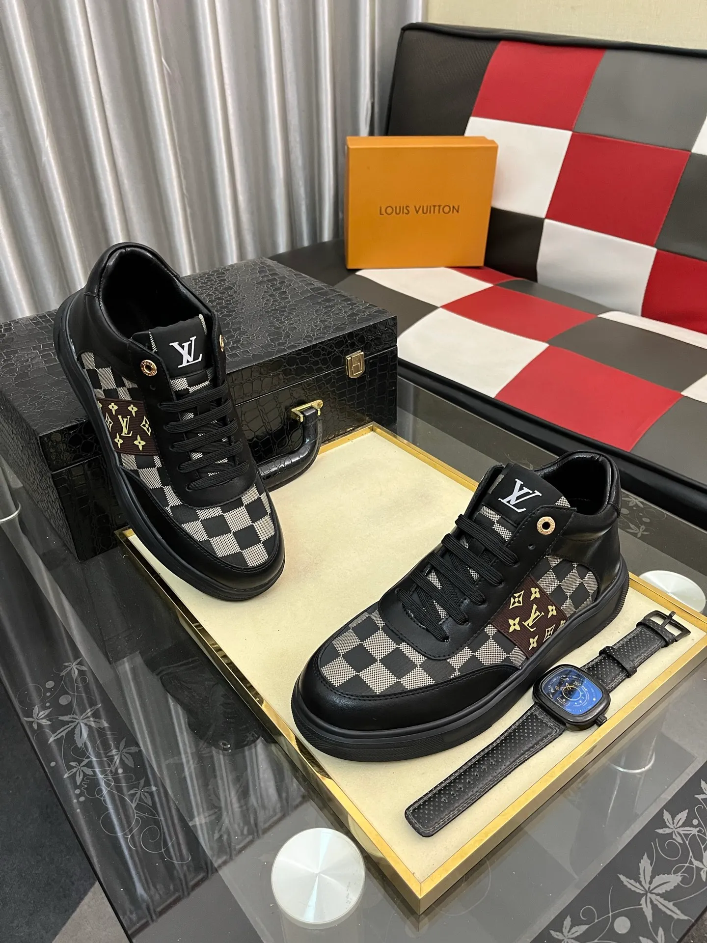 Men's shoes💰: 420⌚️⌚️"LOUI* VUITTO*" popular men's casual shoes, genuine Italian development💯purchase level quality✔️The upper is made of first-layer cowhide, comfortable and soft sheepskin foot pads⚡️Fashionable and versatile. The toe last shape is firm and full, and the soles are made from LV original molds and can be moved in and out of the counter at will. Light and comfortable on the foot~purely handmade, details determine quality! Size:38-442️⃣Colors available